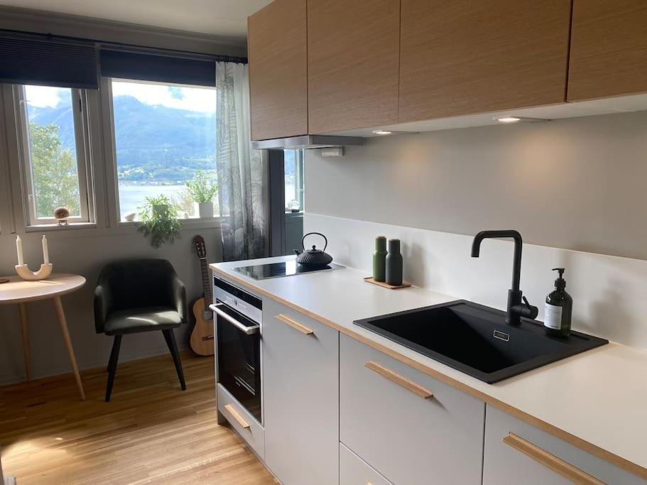Leilighet I Hjertet Av Sunnmore! Sykkylven Esterno foto
