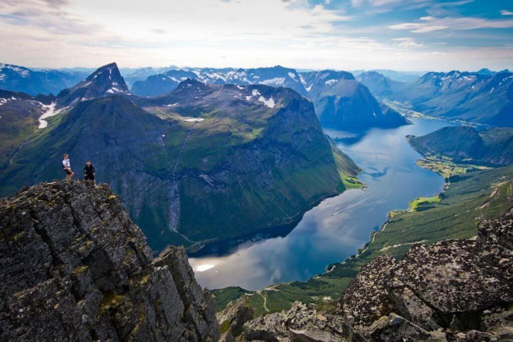 Leilighet I Hjertet Av Sunnmore! Sykkylven Esterno foto