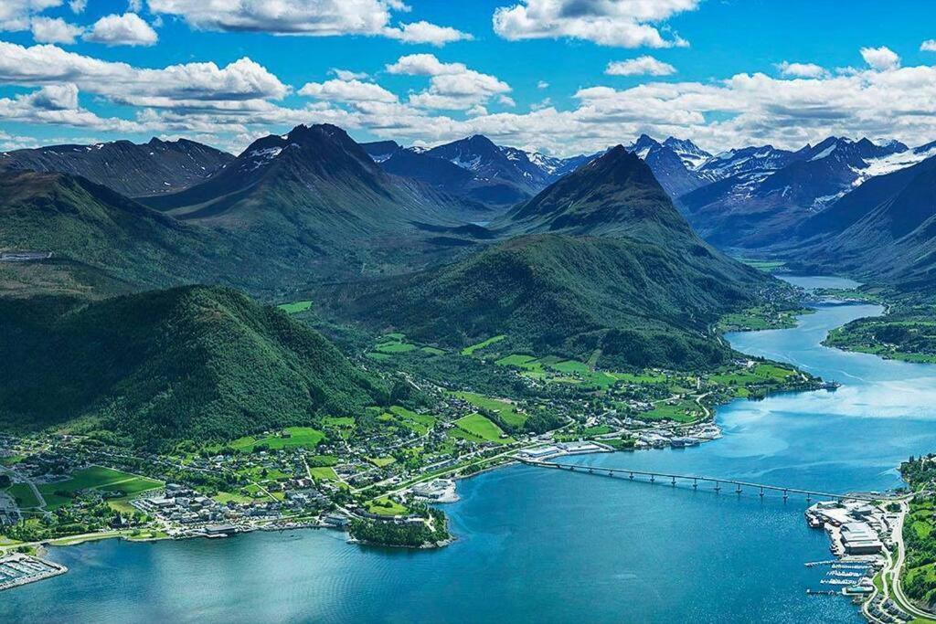 Leilighet I Hjertet Av Sunnmore! Sykkylven Esterno foto